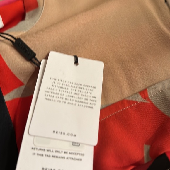 BNWT Reiss Minidress size 6. Colors are tan,black, red. Lining, belt, w/pockets - Picture 6 of 10